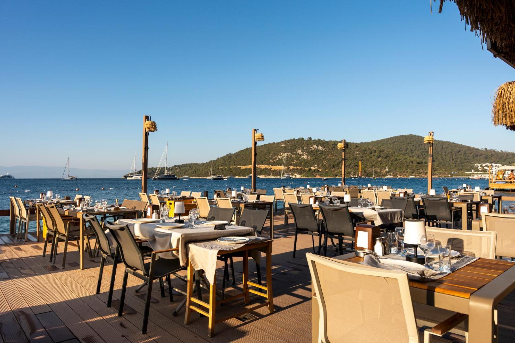 Daphnis Hotel Golturkbuku Bagian luar foto