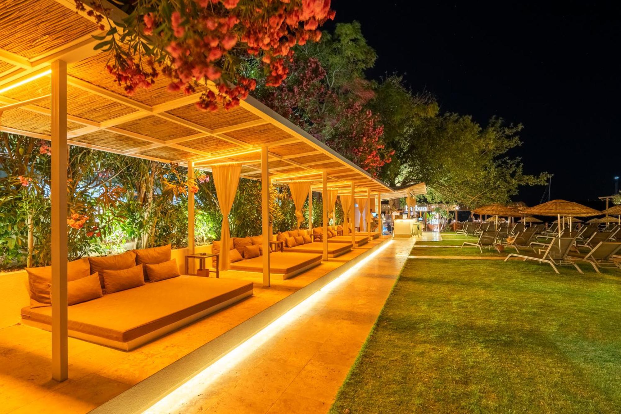 Daphnis Hotel Golturkbuku Bagian luar foto