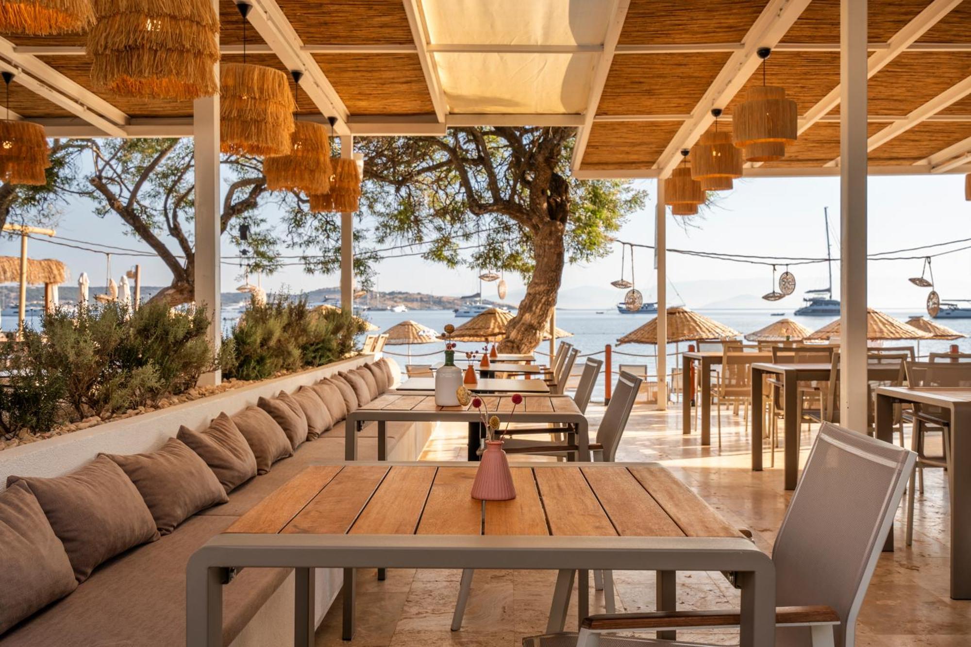 Daphnis Hotel Golturkbuku Bagian luar foto