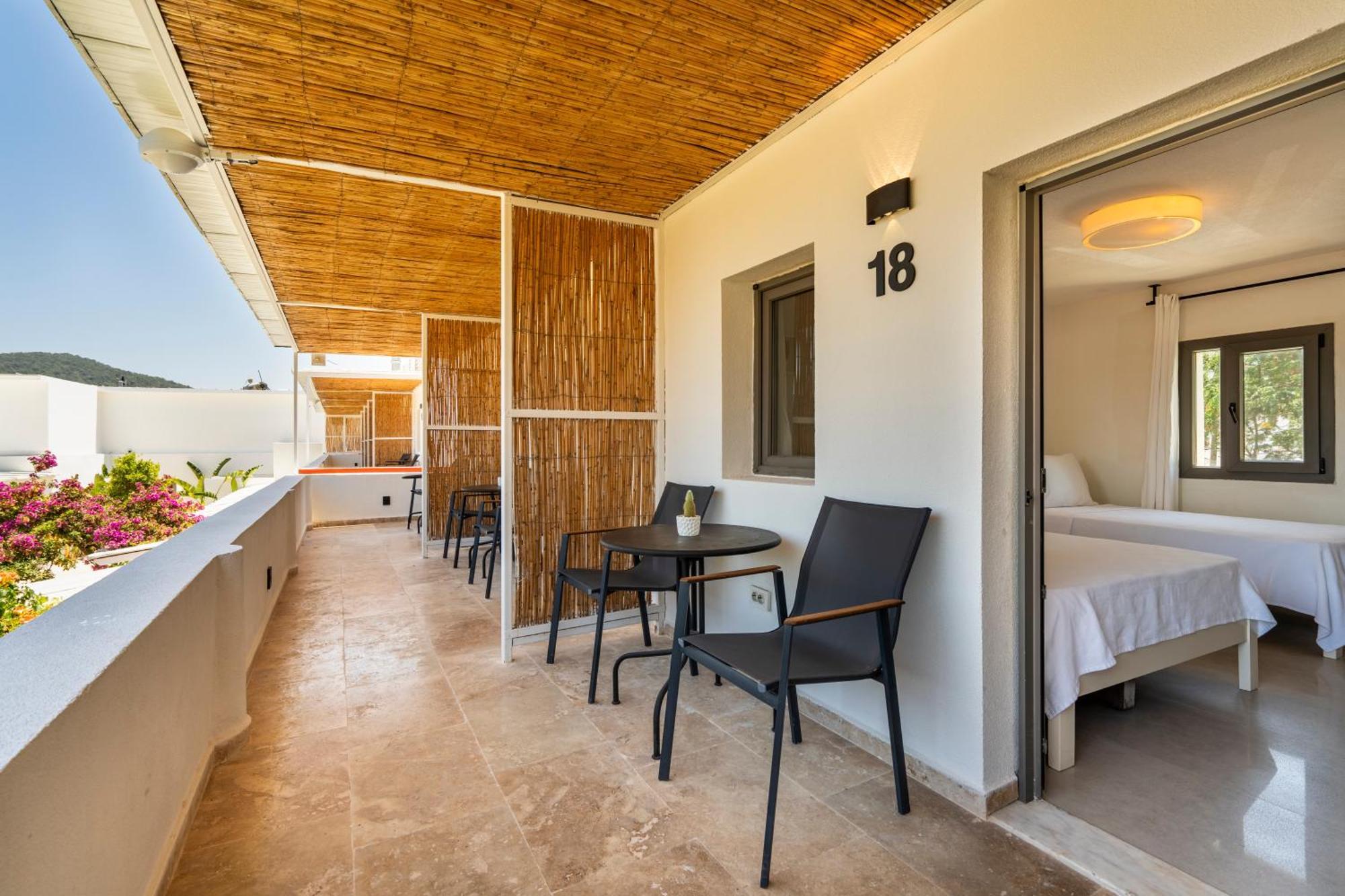 Daphnis Hotel Golturkbuku Bagian luar foto